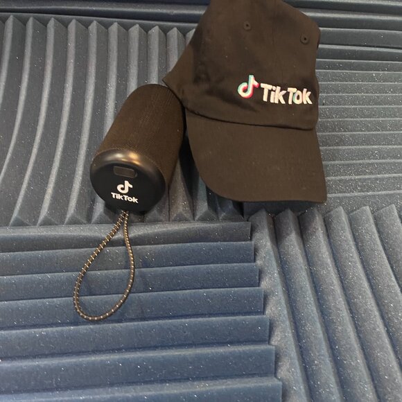 TIK TOK swag combo: USB speaker and baseball cap - Picture 13 of 13